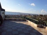 FUL DENİZ  VİLA MANZARALI, METROBÜSE  10,DAK YÜRÜME MESAFESİ.BEYLİKDÜZÜ ADNAN KAHECİ  MAH.3+1 SATILIK VİLA BEYKENT .